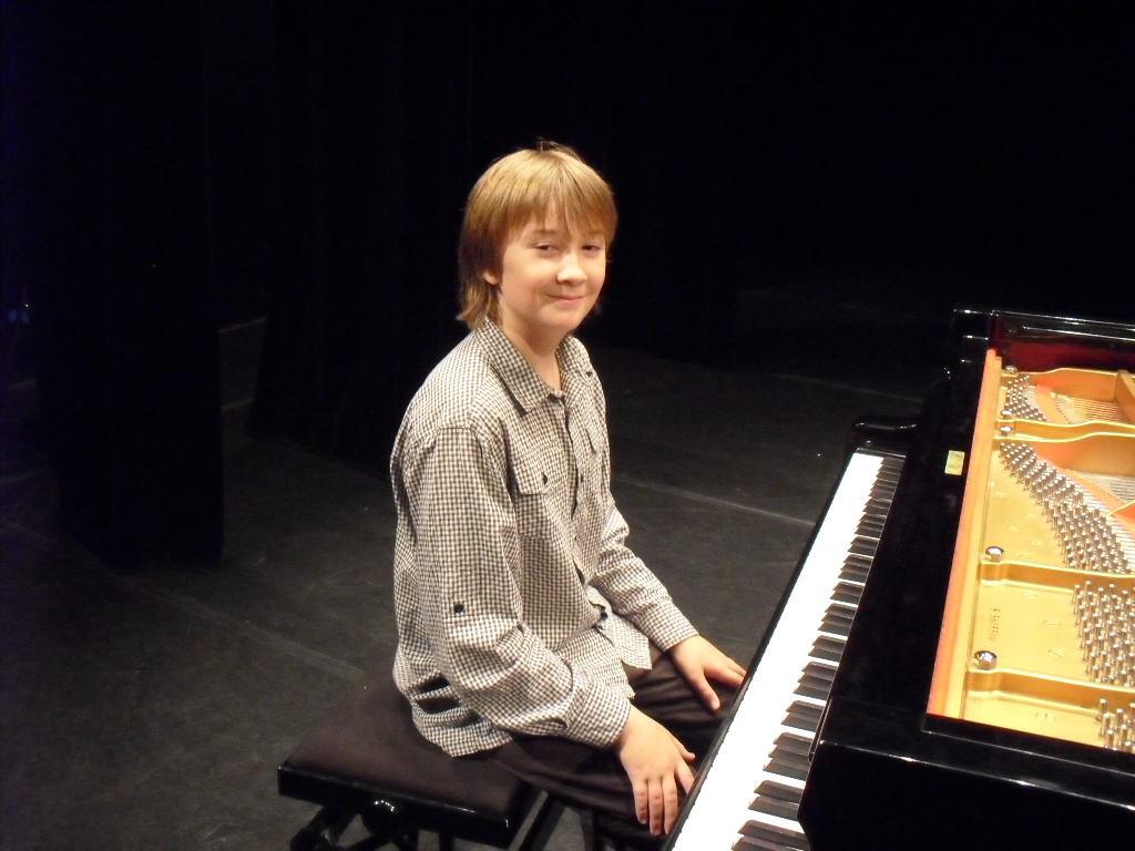  Amelia Young, piano and cello teacher